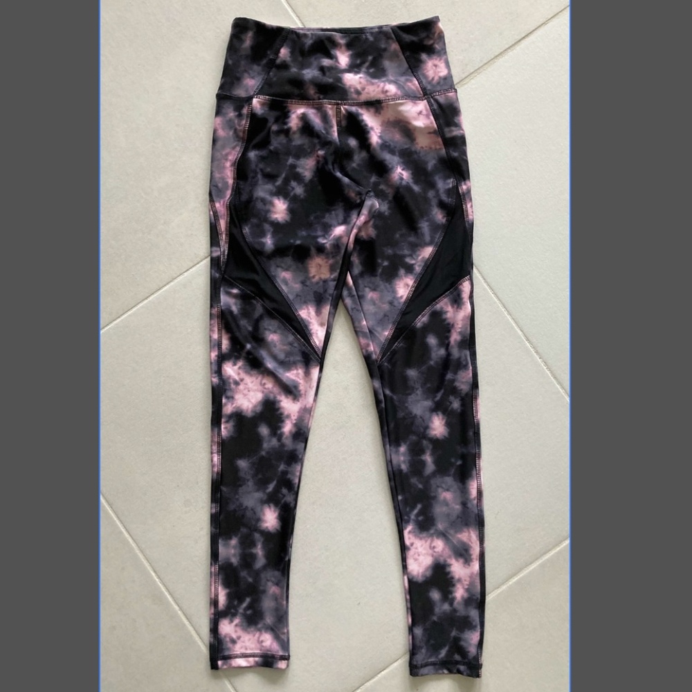 Young women's Forever 21 high-rise legging.